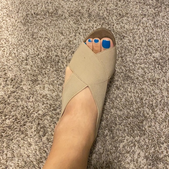 Steve Madden tan sandals - Picture 3 of 3